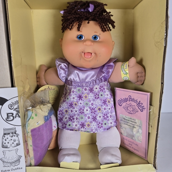 NIB Cabbage Patch Doll 25th Anniversay Premier Edition Baby Gracie AMattie 2008 - Picture 2 of 10